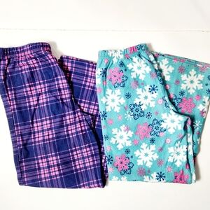 Xhileration Girl's 2pc. Pajama Bottoms Pink Plaid and Teal Snowflake Size: M